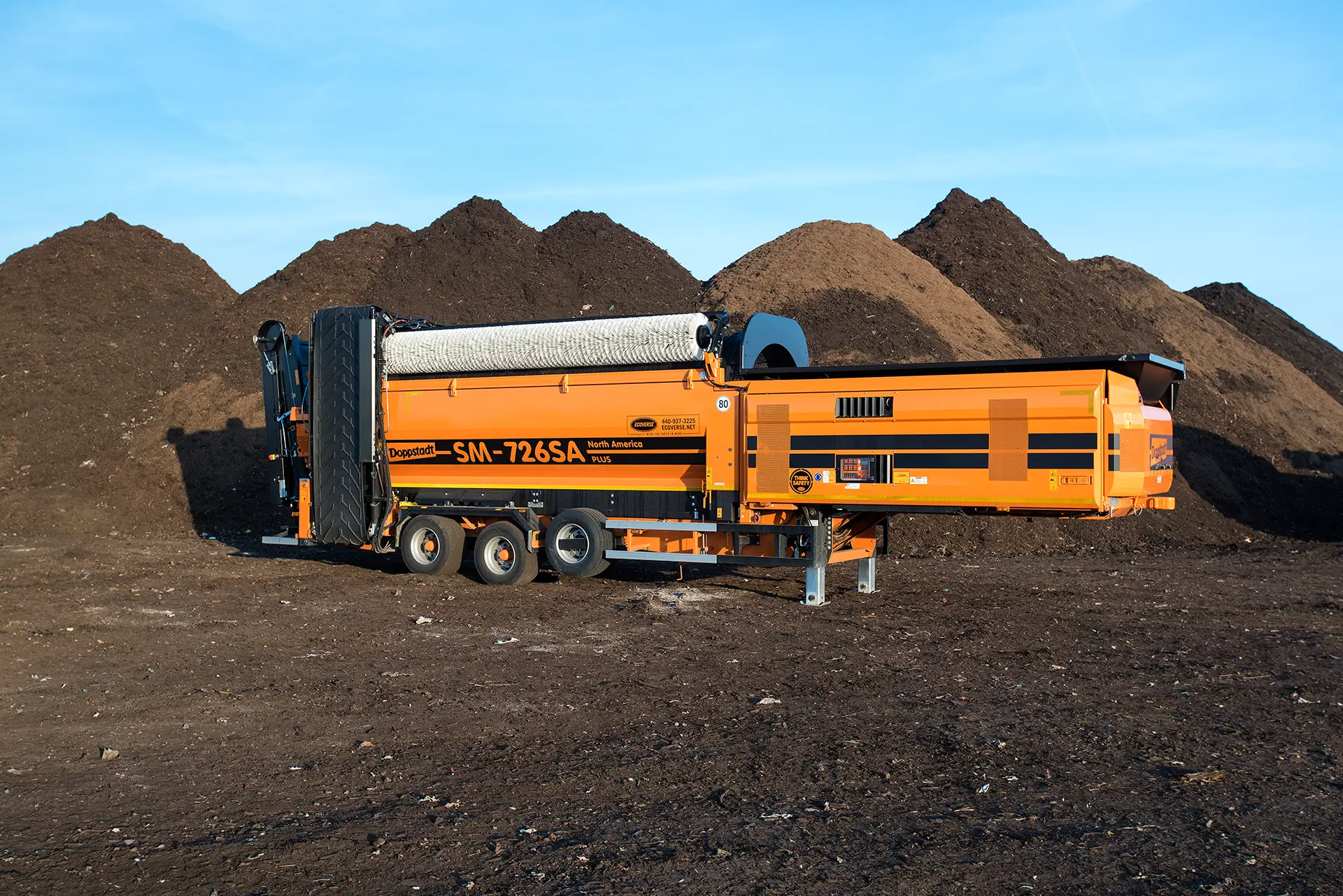 A Doppstadt SM 726 trommel screen sits in a compost facility with its conveyors retracted.